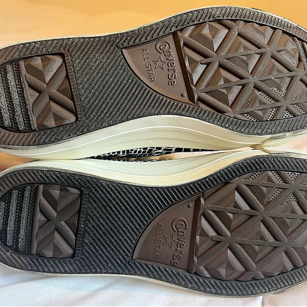 Digital Daze Chuck Taylor All Star - Picture 6 of 7